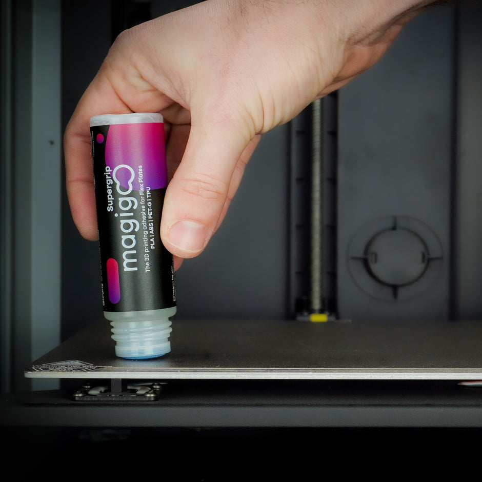 Applying Magigoo to a 3D printer build plate